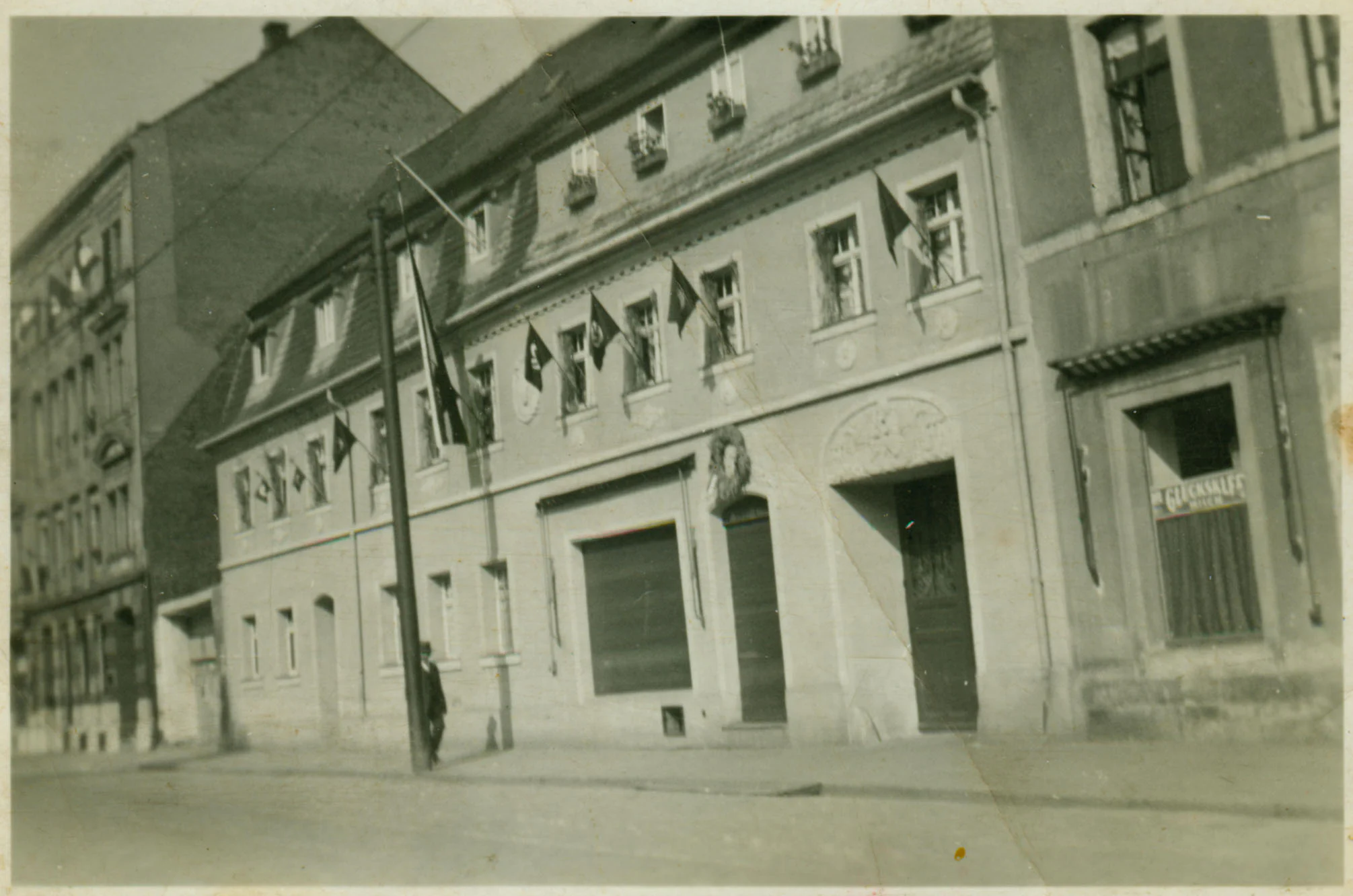 Historische Straßenansicht des Geschäftshauses